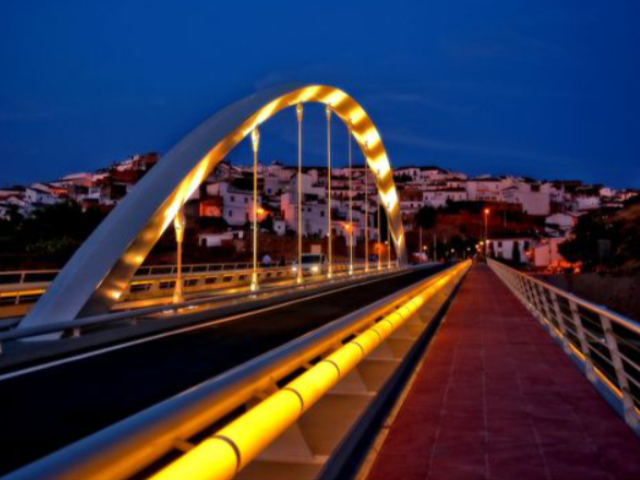 Puente sobre el Río Guadalquivir en Montoro (Córdoba).